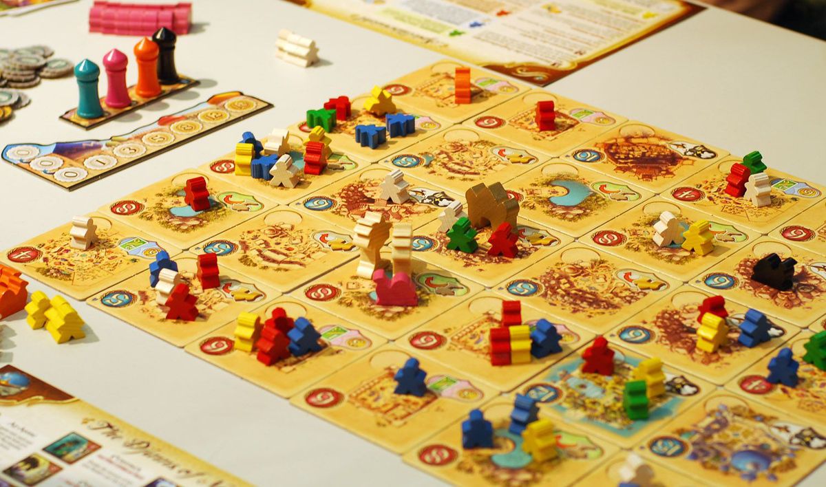 Пять Каст (Five Tribes / Пять Племён) (анг.)